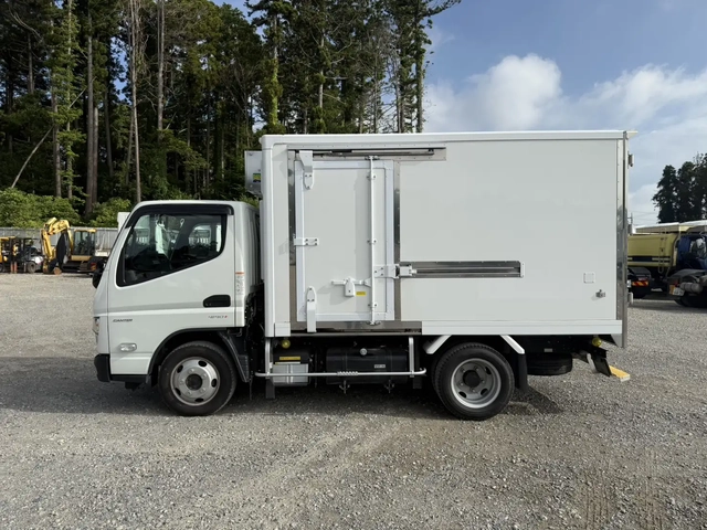 三菱ふそう キャンター 小型 冷蔵冷凍バン 2RG-FDA50(108642) 8枚目