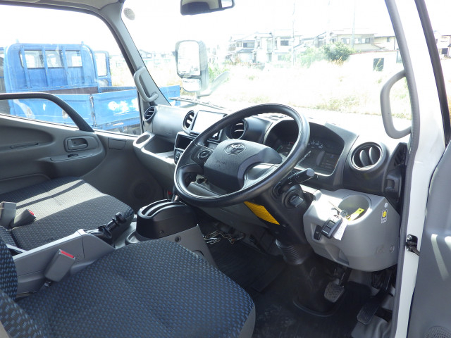 トヨタ トヨエース 小型 平ボディ 2RG-XZC605(110676) 6枚目