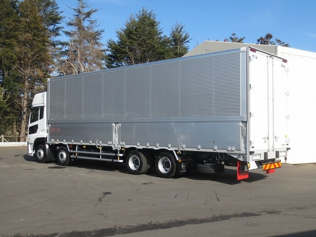 UDトラックス（日産） クオン 大型 ウィング 2PG-CG5CA(9612) 4枚目