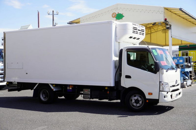 日野 デュトロ 小型 冷蔵冷凍バン 2RG-XZU722M(107422) 6枚目