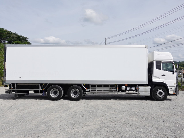 UDトラックス（日産） クオン 大型 冷蔵冷凍バン 2PG-CD5BA(105765) 9枚目