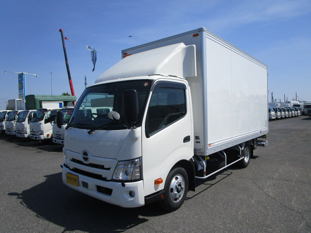 日野 デュトロ 小型 バン 2RG-XZU710M(113696) 1枚目