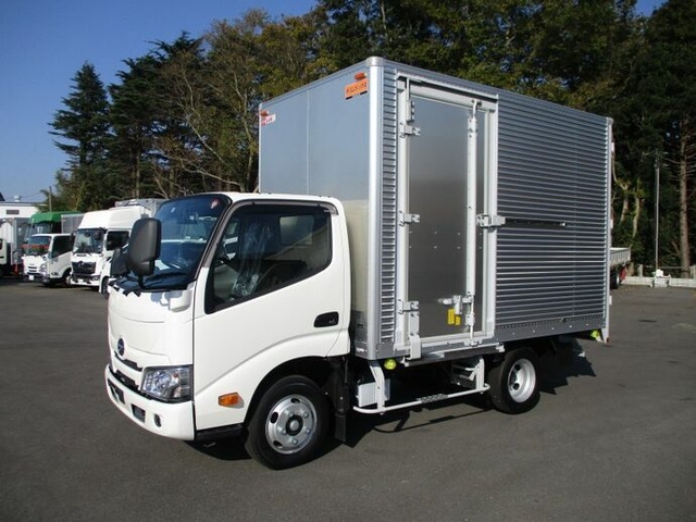 日野 デュトロ 小型 バン 2RG-XZU605M(9619) 1枚目