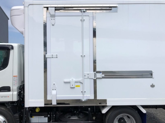 三菱ふそう キャンター 小型 冷蔵冷凍バン 2RG-FBAV0(105544) 7枚目