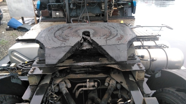 UDトラックス（日産） クオン 大型 トラクタ ADG-GK4XAD(3354) 8枚目