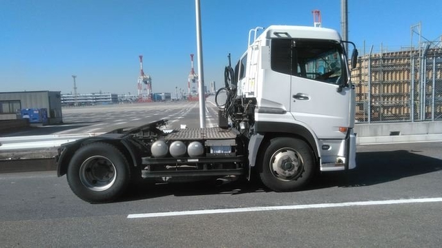 UDトラックス（日産） ビッグサム 大型 トラクタ ADG-GK4XAB(2705) 3枚目