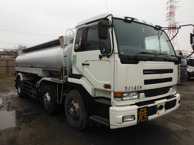 UDトラックス（日産） ビッグサム 大型 タンクローリー KL-CV27YNH(1081) 2枚目