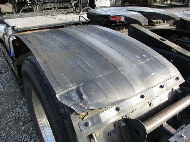 UDトラックス（日産） クオン 大型 トラクタ QPG-GK5XAB(9275) 32枚目