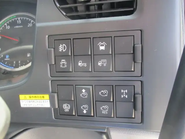 日産自動車 クオン 大型 ウィング 2RG-CG5FA(111203) 30枚目