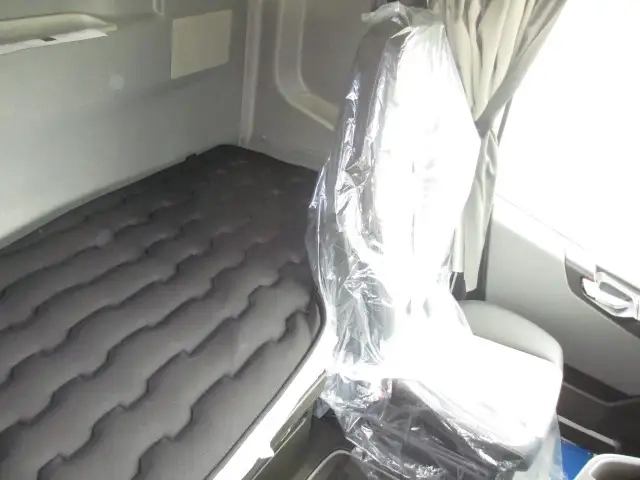 ボルボ 大型 トラクタ 2PG-4S2TDA1(106693) 34枚目