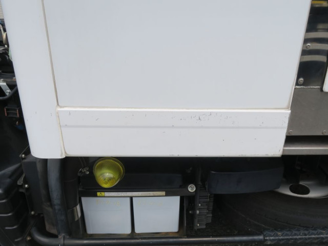 Mitsubishi Fuso canter Small Freezer box_body 2RG-FBAV0(88983) 12枚目