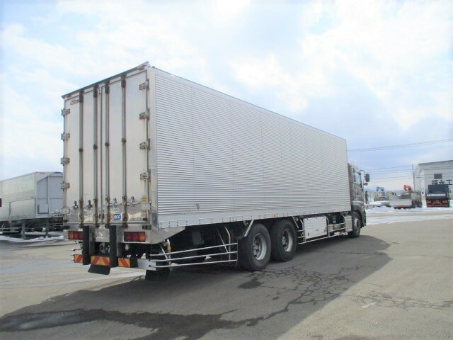 UDトラックス（日産） クオン 大型 冷蔵冷凍バン QKG-CD5ZA(9276) 5枚目