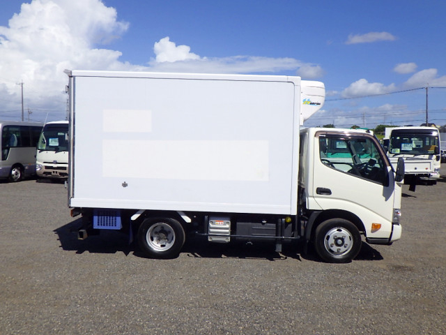 日野 デュトロ 小型 冷蔵冷凍バン 2RG-XZC605M(110078) 4枚目