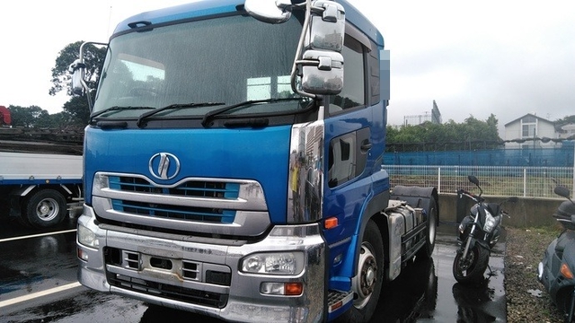 UDトラックス（日産） クオン 大型 トラクタ ADG-GK4XAD(3354) 2枚目
