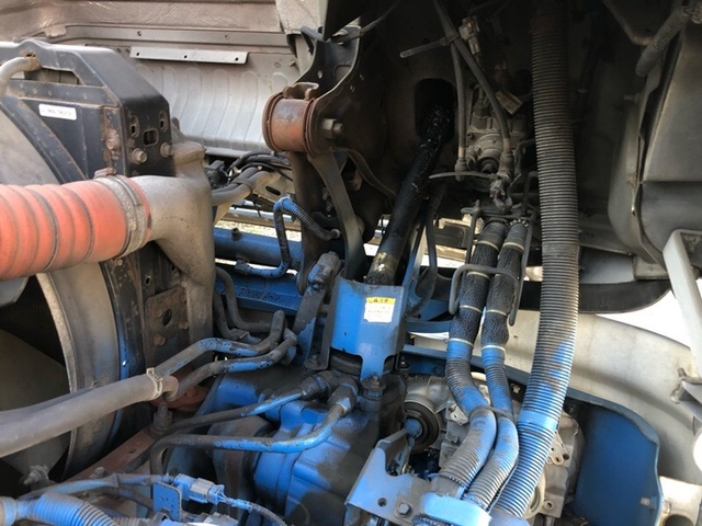 UDトラックス（日産） ビッグサム 大型 トラクタ ADG-GK4XAB(5496) 32枚目