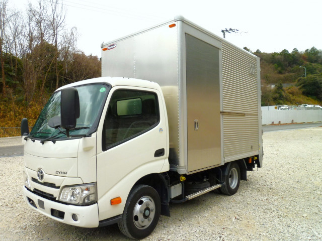 Toyota dyna Small Box body 2RG-XZU605(99743) 1枚目