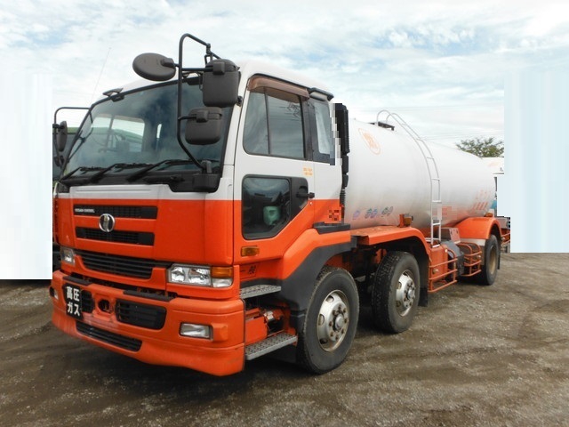 UDトラックス（日産） クオン 大型 タンクローリー KL-CV48E(2182) 1枚目