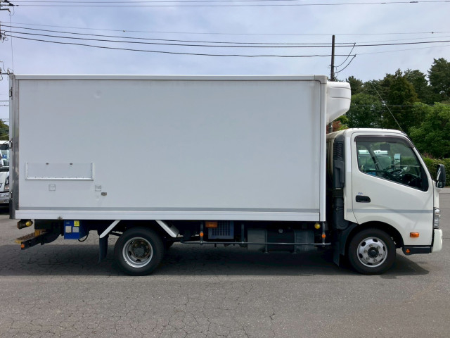 日野 デュトロ 小型 冷蔵冷凍バン TPG-XZU712M(105475) 4枚目