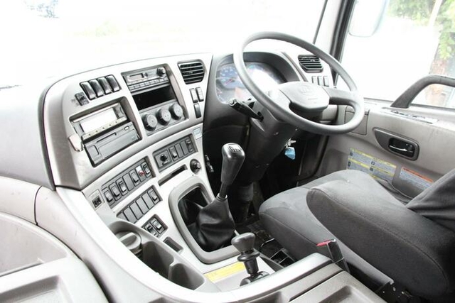 UDトラックス（日産） クオン 大型 深ダンプ（土砂禁） QKG-CD5YL(11822) 17枚目