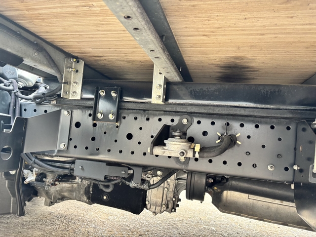 いすゞ エルフ 小型 バン 2RG-NLR88AN(107835) 37枚目