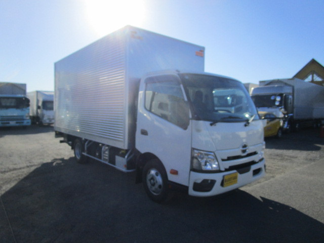 日野 デュトロ 小型 バン 2WG-XZU713N(111978) 2枚目