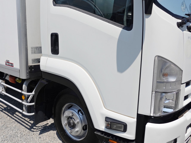 Isuzu forward 6studs large Freezer box_body SKG-FSR90T2(109467) 6枚目