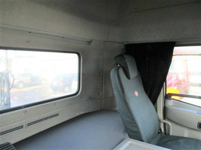 UDトラックス（日産） クオン 大型 トラクタ QKG-GK5XAB(8989) 28枚目