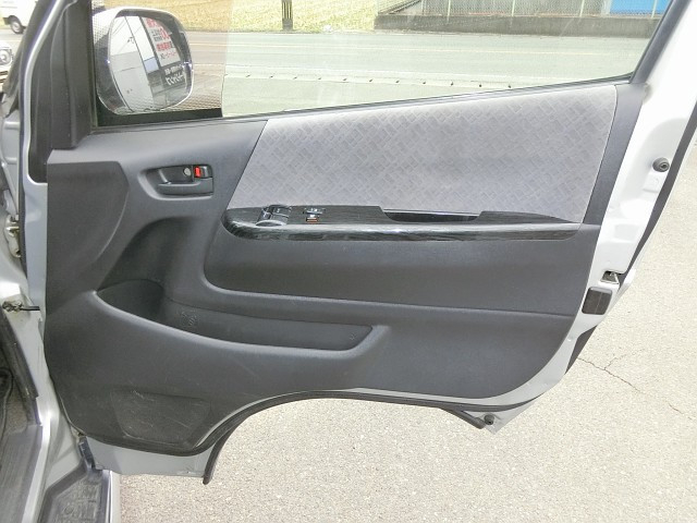 トヨタ レジアスエース 小型 バン CBF-TRH211K(79819) 23枚目