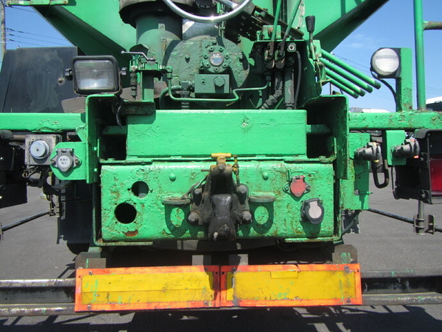 UDトラックス（日産） クオン 大型 粉粒体運搬車 ADG-CW4YL(9668) 10枚目
