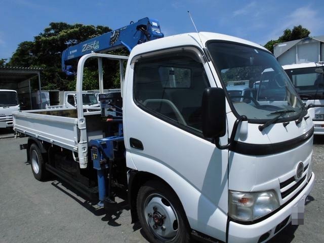 日野 デュトロ 小型 平ボディ（クレーン付） BDG-XZU388M(12640) 1枚目