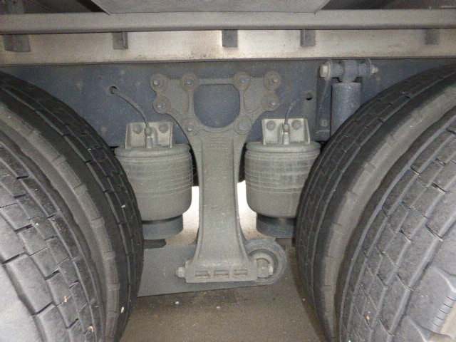 UDトラックス（日産） クオン 大型 ウィング KL-CG48R(3042) 13枚目