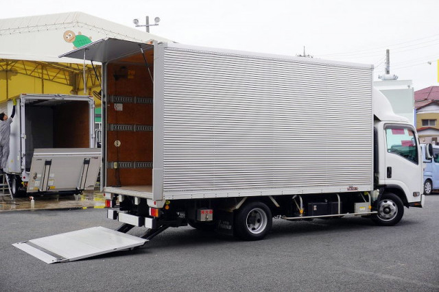 いすゞ エルフ 小型 バン 2RG-NPR88AN(113342) 9枚目