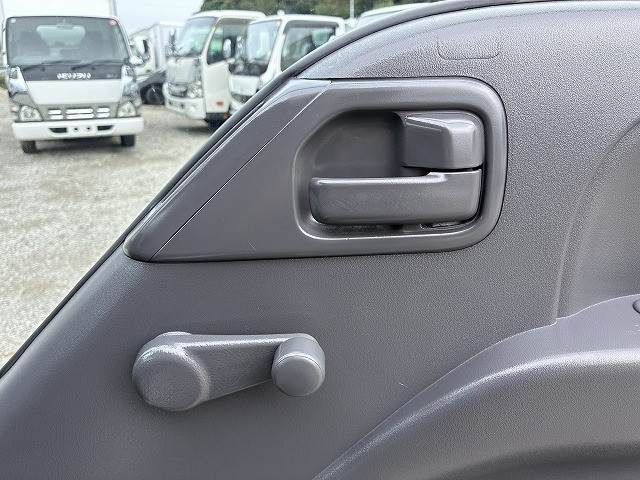 いすゞ エルフ 小型 冷蔵冷凍バン TPG-NHR85AN(112070) 40枚目