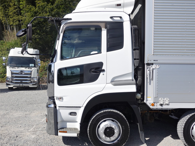 UDトラックス（日産） クオン 大型 ウィング QPG-CG5ZA(109447) 8枚目