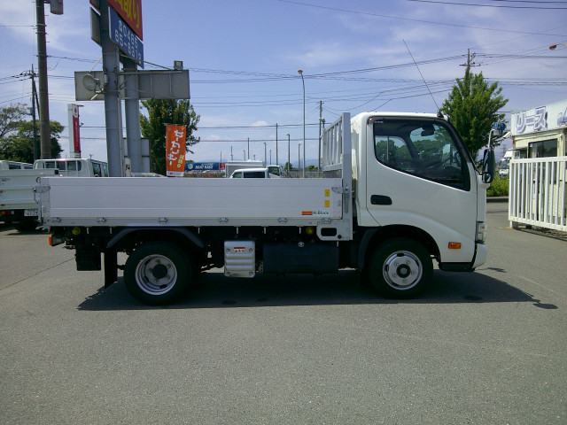 日野 デュトロ 小型 平ボディ 2RG-XZU605(105858) 4枚目
