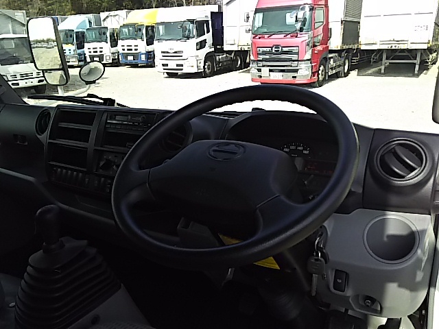 日野 デュトロ 小型 バン TKG-XZU710M(7873) 32枚目