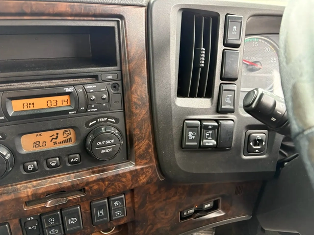 いすゞ ギガ 大型 トラクタ QKG-EXD52BD(112607) 32枚目