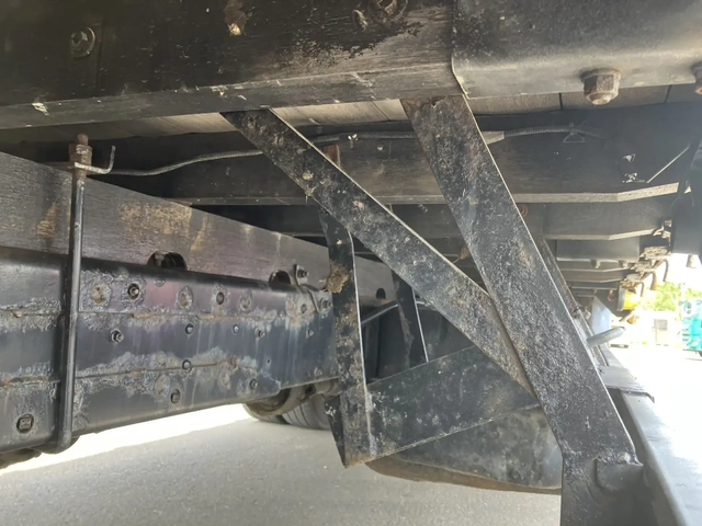 三菱ふそう ファイター 増トン 平ボディ（クレーン付） 2KG-FK62FZ(106806) 15枚目