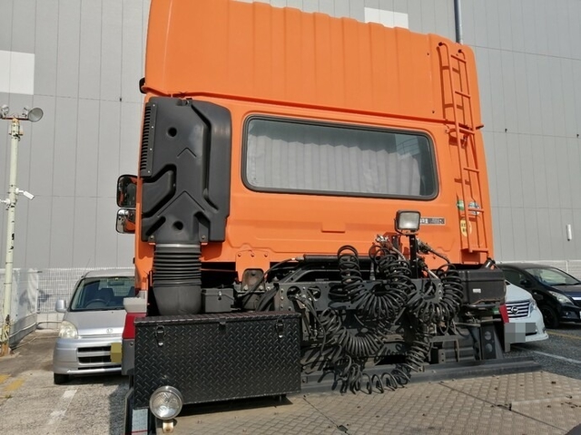 UDトラックス（日産） クオン 大型 トラクタ LKG-GK5XAB(4139) 13枚目