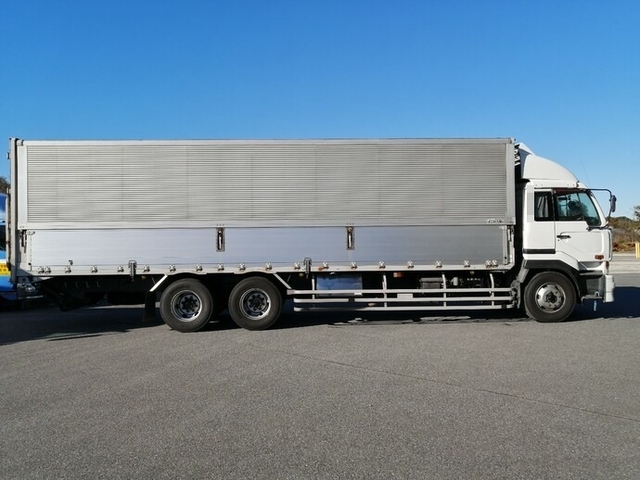 UDトラックス（日産） ビッグサム 大型 ウィング KL-CD48B(4826) 4枚目