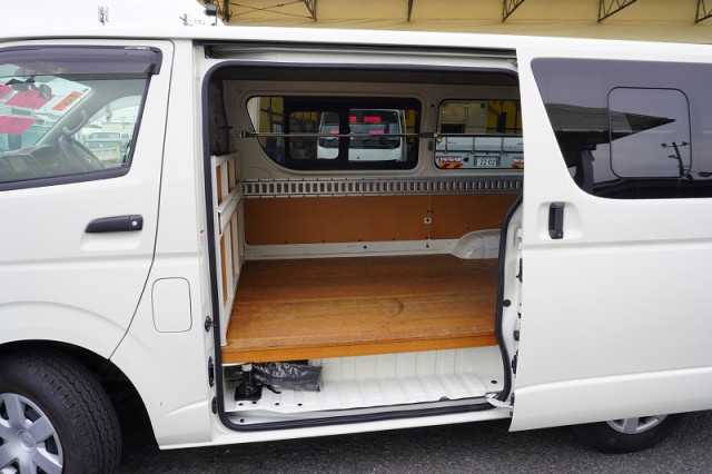 トヨタ ハイエース 小型 Translation missing: ja.item.body_keijou_enum.body_keijou_light_van CBF-TRH200V(94846) 28枚目
