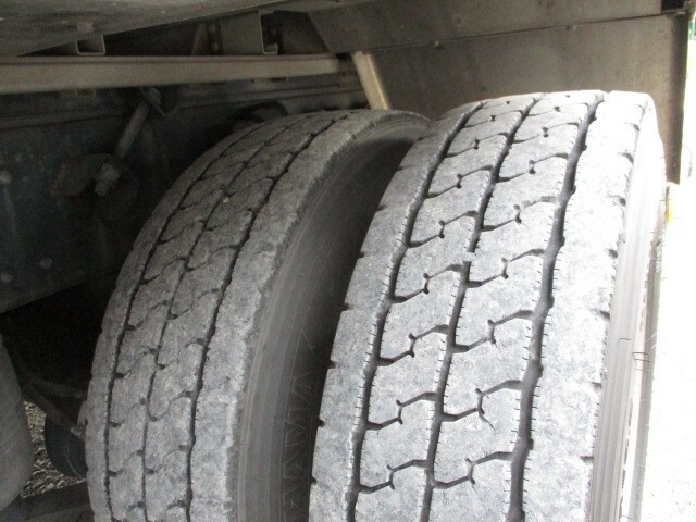 UDトラックス（日産） クオン 大型 ウィング PKG-CG4ZA(9264) 13枚目