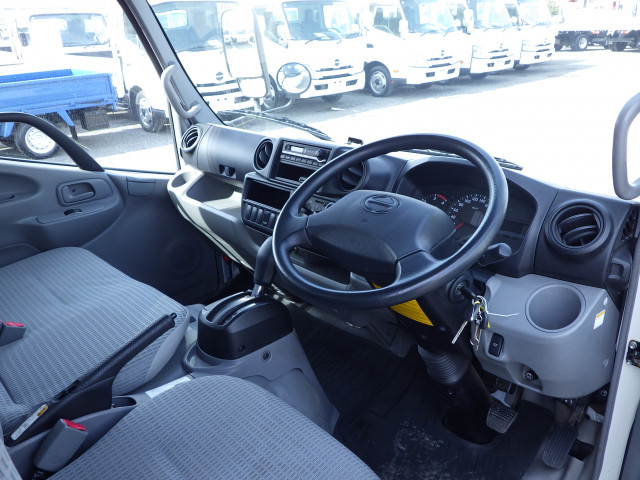 日野 デュトロ 小型 保冷バン TKG-XZU605M(100344) 6枚目