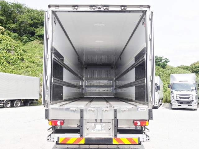 UDトラックス（日産） クオン 大型 冷蔵冷凍バン 2PG-CD5BA(105765) 18枚目