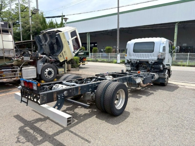 UDトラックス（日産） コンドル 増トン キャブ付きシャーシ 2RG-BTR90V2(109501) 3枚目