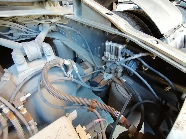 UDトラックス（日産） ビッグサム 大型 トラクタ KL-CK482BAT(5656) 6枚目
