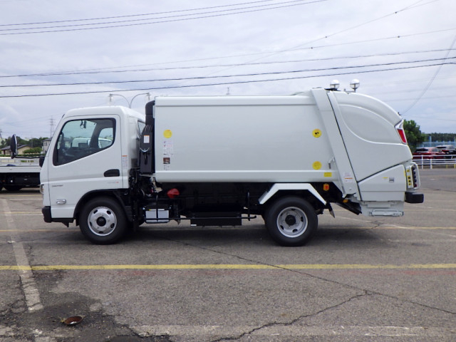 三菱ふそう キャンター 小型 塵芥車（プレス式） 2RG-FEAV0(111858) 4枚目