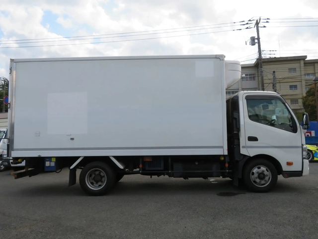 日野 デュトロ 小型 冷蔵冷凍バン TPG-XZU712(106884) 4枚目