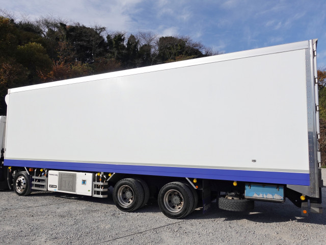 UDトラックス（日産） クオン 大型 冷蔵冷凍バン 2PG-CG5CA(97799) 12枚目