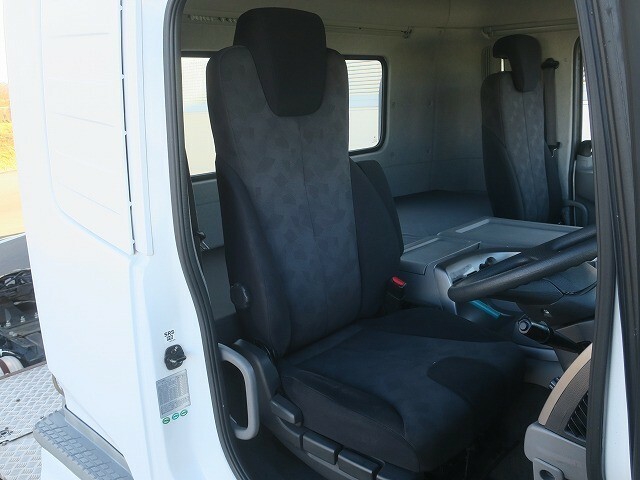 UDトラックス（日産） クオン 大型 トラクタ QPG-GK5XAE(27510) 11枚目
